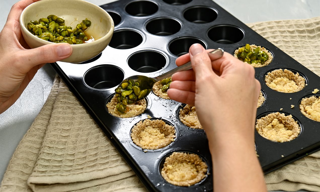Picture - Gluten free baklava cups - Step 3: Spread the second filling